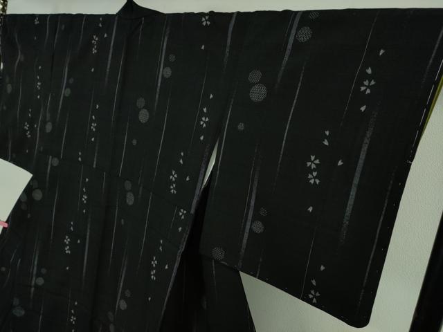 平和屋着物●極上　本場結城玉紬　80亀甲　飛び亀甲柄　舞桜丸文　黒地　やまと誂製　証紙付き　逸品　未使用　DZAB4081kh6