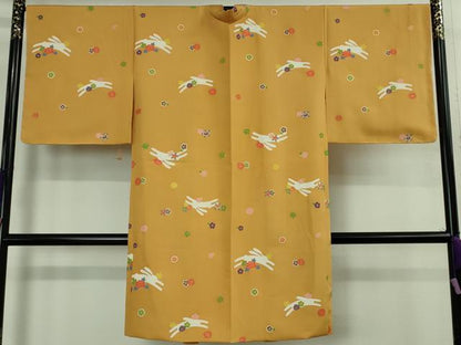 平和屋本店∞極上　長羽織　飛兎　うさぎ　舞花　柑子色地　金彩　反端付き　逸品　未使用　DZAB4147kh6