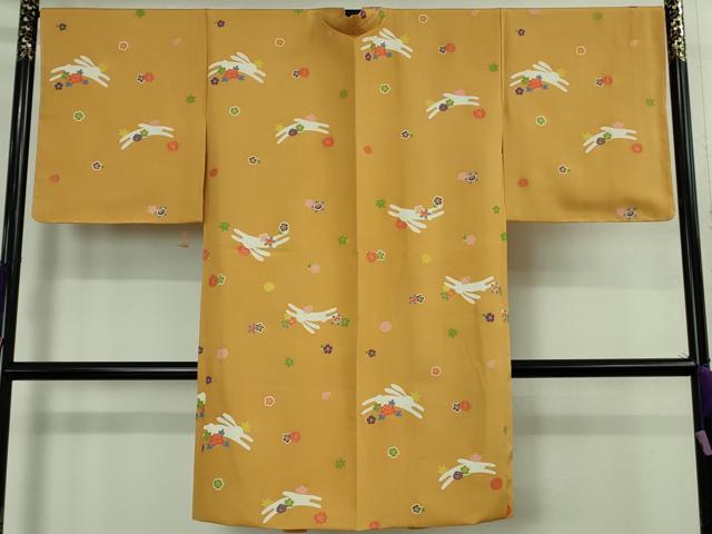 平和屋本店∞極上　長羽織　飛兎　うさぎ　舞花　柑子色地　金彩　反端付き　逸品　未使用　DZAB4147kh6