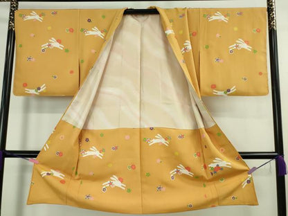平和屋本店∞極上　長羽織　飛兎　うさぎ　舞花　柑子色地　金彩　反端付き　逸品　未使用　DZAB4147kh6