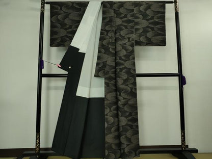 平和屋着物●極上　都喜ヱ門　本場大島紬　7マルキ　純泥染　柔和な装い　藤絹織物謹製　証紙付き　逸品　未使用　DZAB4150kh6
