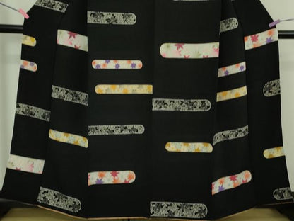 平和屋着物●極上　小紋　楓　黒地　鬼しぼ縮緬　金彩　逸品　DZAB4155kh6