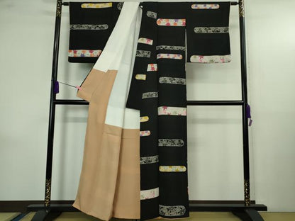 平和屋着物●極上　小紋　楓　黒地　鬼しぼ縮緬　金彩　逸品　DZAB4155kh6
