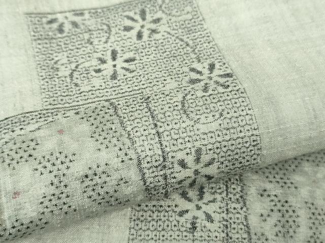 平和屋本店●極上　本場結城紬　重要無形文化財　160亀甲　飛び亀甲柄　色紙重ね花文　灰青色地　逸品　未使用　DZAB4355kh6