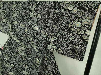 平和屋着物●極上　小紋　草花文　黒地　金彩　伊勢丹扱い　逸品　未使用　DZAB4367kh6