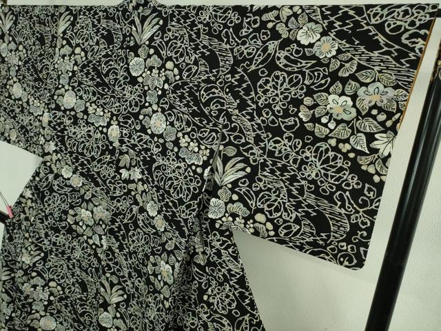 平和屋着物●極上　小紋　草花文　黒地　金彩　伊勢丹扱い　逸品　未使用　DZAB4367kh6