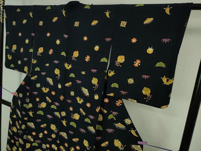 平和屋着物●極上　訪問着　手描き　宝尽くし　黒地　鬼しぼ縮緬　逸品　DZAB4384kh6
