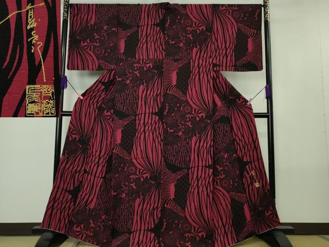 平和屋本店●極上　キモノデザイナー　斉藤上太郎　小紋　草花飛鶴シルエット　濃紅色地　反端付き　逸品　DZAB4420kh6