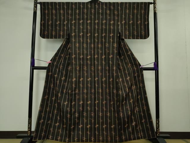 平和屋本店●極上　国指定重要無形文化財　本場久米島紬　手織　草木染　泥染　三越扱い　反端付き　逸品　DZAB4471kh6