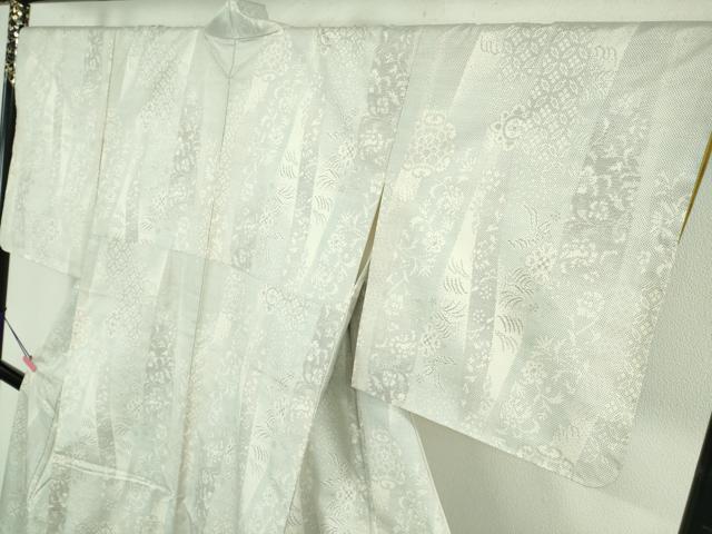 平和屋着物●極上　伝統工芸士　丸野勝寛　染:白井清道　本場大島紬　白大島　名物裂草花文　丸宮織物謹製　証紙付き　逸品　DZAB4478kh6