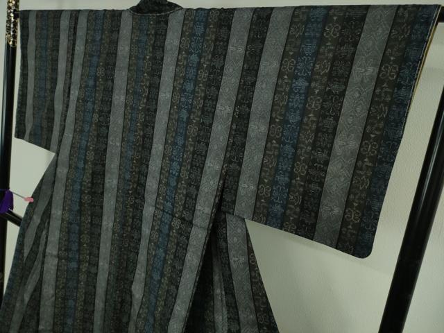 平和屋着物●極上　本場結城紬　重要無形文化財　100亀甲　飛び亀甲柄　名物裂間道　やまと金ラベル　逸品　未使用　DZAB4493kh6