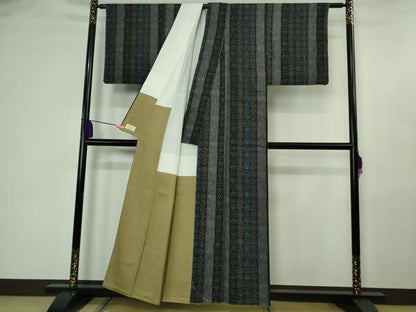 平和屋着物●極上　本場結城紬　重要無形文化財　100亀甲　飛び亀甲柄　名物裂間道　やまと金ラベル　逸品　未使用　DZAB4493kh6