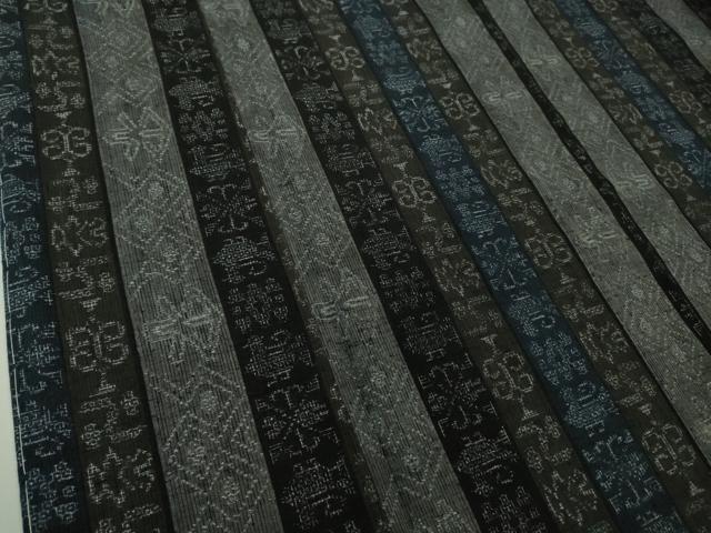 平和屋着物●極上　本場結城紬　重要無形文化財　100亀甲　飛び亀甲柄　名物裂間道　やまと金ラベル　逸品　未使用　DZAB4493kh6