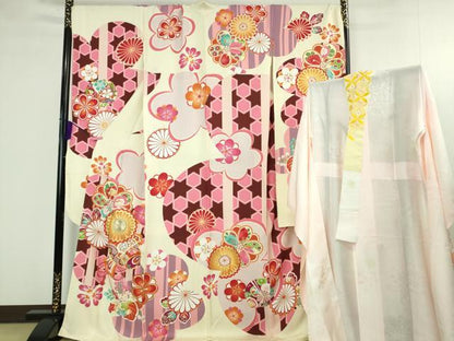 平和屋着物●極上　振袖・長襦袢(無双仕立て・半衿刺繍)セット　駒刺繍　打ち出の小槌　舞花　象牙色地　金彩　逸品　DZAB4495kh6