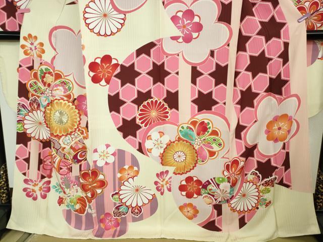 平和屋着物●極上　振袖・長襦袢(無双仕立て・半衿刺繍)セット　駒刺繍　打ち出の小槌　舞花　象牙色地　金彩　逸品　DZAB4495kh6