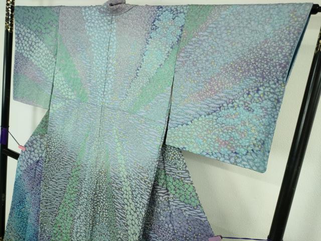 平和屋本店●極上　日町　名門　滝泰謹製　訪問着　おぼろ染め　襲絞り　相良刺繍　舞花文　暈し染め　金通し地　逸品　DZAB4621kh6