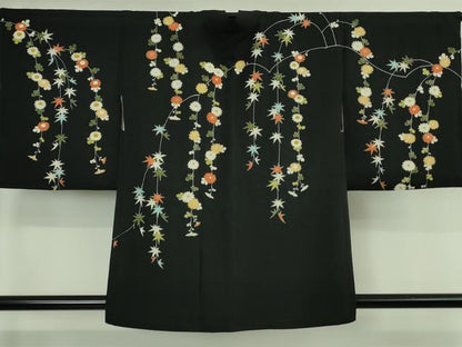 平和屋着物∞極上　羽織　枝垂れ菊楓文　黒地　金彩　羽織紐付き　逸品　DZAB4638kh6