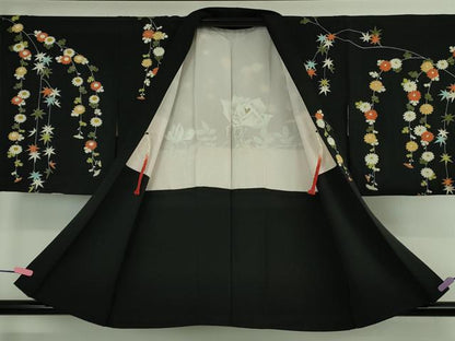 平和屋着物∞極上　羽織　枝垂れ菊楓文　黒地　金彩　羽織紐付き　逸品　DZAB4638kh6