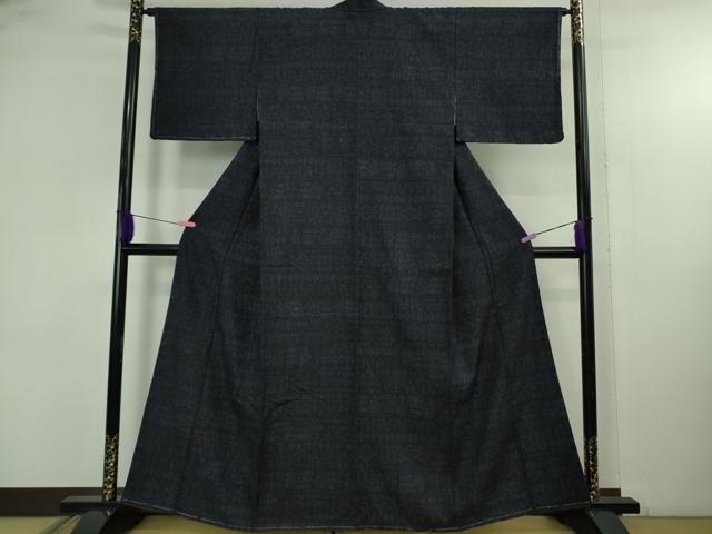 平和屋本店●極上　本場結城紬　重要無形文化財　結織苑　80亀甲　飛び亀甲柄　草花文　証紙・反端付き　逸品　未使用　DZAB4650kh6