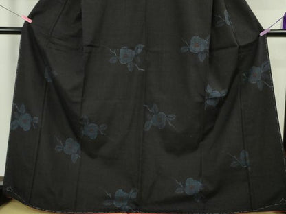 平和屋着物●極上　本場結城紬　重要無形文化財　80亀甲　飛び亀甲柄　椿　黒地　証紙付き　逸品　未使用　DZAB4651kh6