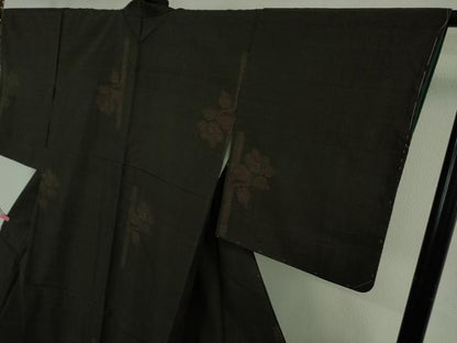 平和屋着物●極上 本場結城紬 重要無形文化財 奥順謹製 100亀甲 飛び亀甲柄 竹花文 黒紅色地 上代98万 証紙付き 逸品　未使用　DZAB4664kh6