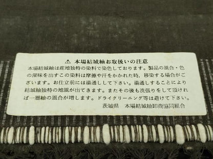 平和屋着物●極上 本場結城紬 重要無形文化財 奥順謹製 100亀甲 飛び亀甲柄 竹花文 黒紅色地 上代98万 証紙付き 逸品　未使用　DZAB4664kh6