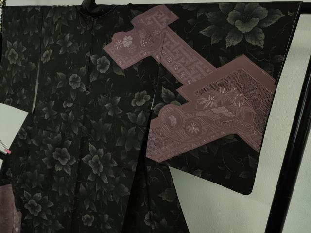平和屋本店●極上 名門藤娘きぬたや 藤娘大島しぼり 本場大島紬 訪問着 スワトウ・相良刺繍 黒地 恵大島織物謹製 証紙付き 逸品DZAB4666kh6