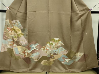 平和屋本店●極上　皇室献上作家　藤井寛　色留袖　駒刺繍　舞蝶四季花文　銀煤竹色地　金彩　逸品　DZAB4741kh6