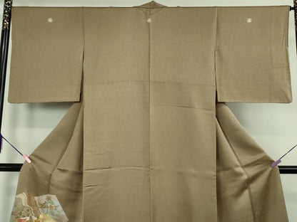 平和屋本店●極上　皇室献上作家　藤井寛　色留袖　駒刺繍　舞蝶四季花文　銀煤竹色地　金彩　逸品　DZAB4741kh6
