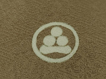 平和屋本店●極上　皇室献上作家　藤井寛　色留袖　駒刺繍　舞蝶四季花文　銀煤竹色地　金彩　逸品　DZAB4741kh6