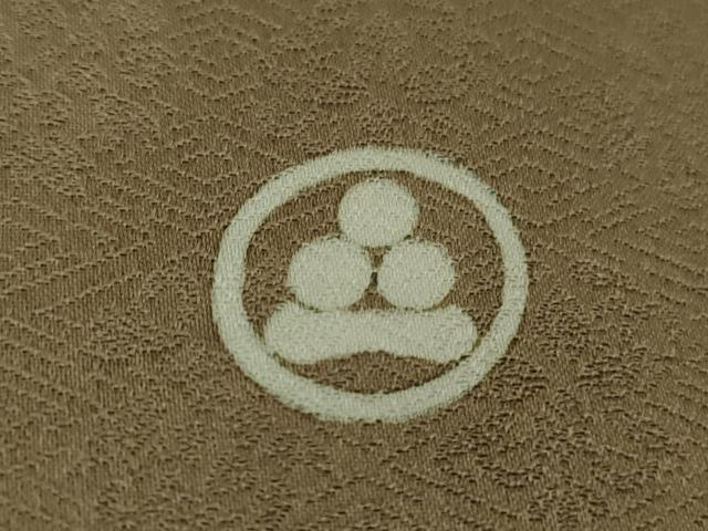平和屋本店●極上　皇室献上作家　藤井寛　色留袖　駒刺繍　舞蝶四季花文　銀煤竹色地　金彩　逸品　DZAB4741kh6