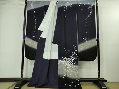 平和屋着物●極上 史上初の女性友禅師 京都府伝統産業優秀技術者 京の名工 岡山武子 振袖 枝垂れ桜 鉄紺色 暈し染め 銀彩 逸品 DZAB4855kh6