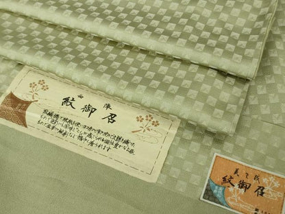 平和屋着物●極上　京都　矢代仁　紋御召　錦紗　市松　柳鼠色地　銀糸　反端付き　逸品　未使用　DZAB4891kh6