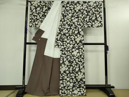 平和屋本店●極上　石川県指定無形文化財　牛首紬　白山工房　手織り　花唐草文　黒地　証紙付き　逸品　DZAB4991kh6
