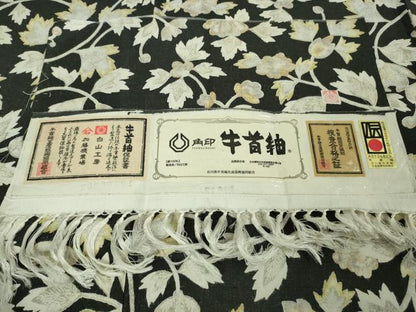 平和屋本店●極上　石川県指定無形文化財　牛首紬　白山工房　手織り　花唐草文　黒地　証紙付き　逸品　DZAB4991kh6