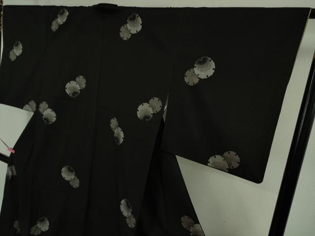 平和屋着物●極上　本場大島紬　9マルキ　地空　雪輪重ね　黒地　逸品　DZAB5102kh6