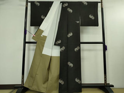 平和屋着物●極上　本場大島紬　9マルキ　地空　雪輪重ね　黒地　逸品　DZAB5102kh6