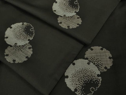 平和屋着物●極上　本場大島紬　9マルキ　地空　雪輪重ね　黒地　逸品　DZAB5102kh6