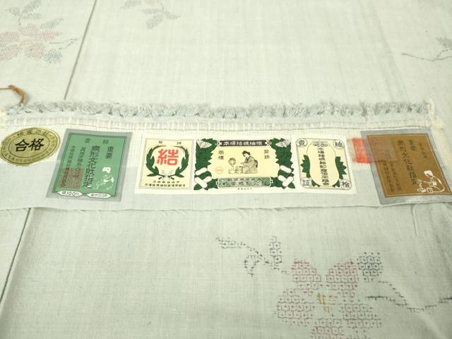 平和屋本店●極上　本場結城紬　重要無形文化財　奥順謹製　80亀甲　飛び亀甲柄　草花文　灰黄緑色地　証紙付き　逸品　DZAB5108kh6