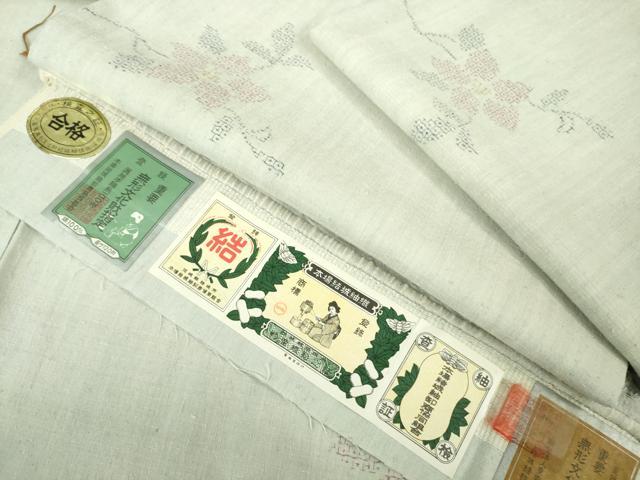 平和屋本店●極上　本場結城紬　重要無形文化財　奥順謹製　80亀甲　飛び亀甲柄　草花文　灰黄緑色地　証紙付き　逸品　DZAB5108kh6
