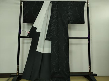 平和屋着物●極上　結城紬　はたおり娘　100亀甲　飛び亀甲柄　雪輪　舞桜　黒地　逸品　DZAB5229kh6