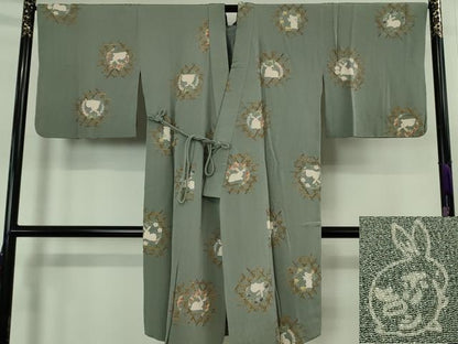 平和屋本店∞極上　人形作家・ホリヒロシ　道中着　ロング丈　兎　花丸文　深川鼠色地　金彩　鬼しぼ縮緬　逸品　DZAB5361kh6