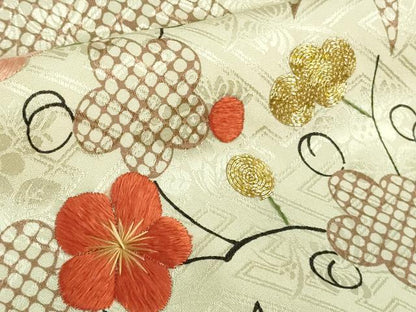 平和屋本店●極上　訪問着　駒刺繍　松竹梅　文字文　鳥の子色地　金糸　逸品　未使用　DZAB5418kh6