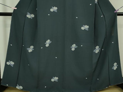 平和屋着物●極上　世界的人形師　辻村寿三郎　ジュサブロー　小紋　花筏　青褐色地　鬼しぼ縮緬　逸品　未使用　DZAB5424kh6