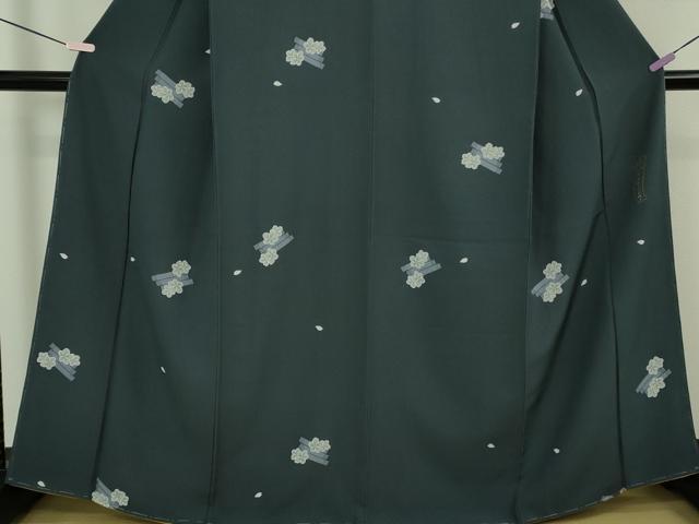 平和屋着物●極上　世界的人形師　辻村寿三郎　ジュサブロー　小紋　花筏　青褐色地　鬼しぼ縮緬　逸品　未使用　DZAB5424kh6