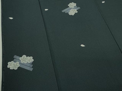 平和屋着物●極上　世界的人形師　辻村寿三郎　ジュサブロー　小紋　花筏　青褐色地　鬼しぼ縮緬　逸品　未使用　DZAB5424kh6