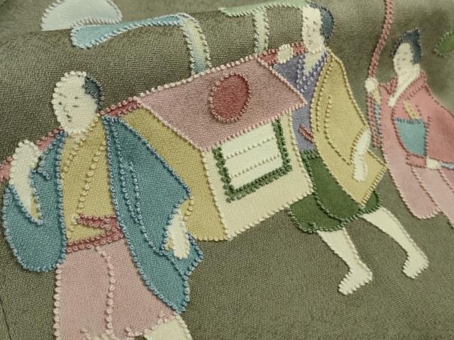 平和屋着物∞極上　中国三大刺繍 相良刺繍　道行コート　ロング丈　人物風景　行列　青白橡色地　たとう紙付き　逸品　未使用　DZAB5456kh6