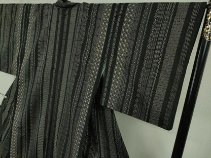 平和屋本店●極上　本場縞大島紬 　刺し子　総刺繍　名物裂間道　黒地　やまと誂製　逸品　DZAB5470kh6