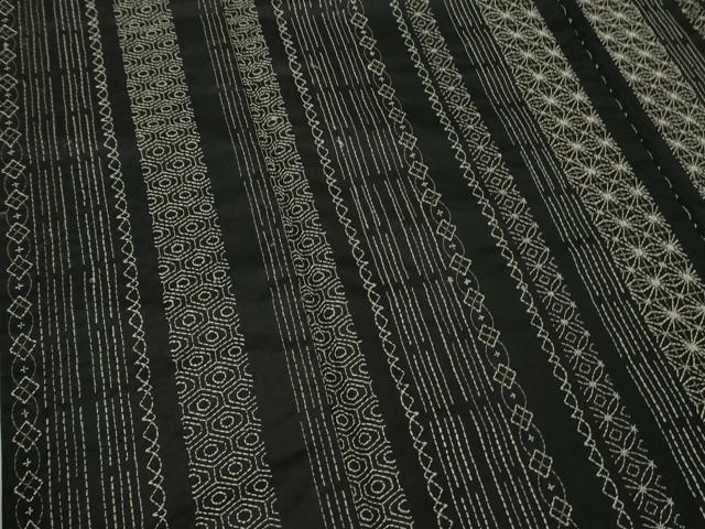 平和屋本店●極上　本場縞大島紬 　刺し子　総刺繍　名物裂間道　黒地　やまと誂製　逸品　DZAB5470kh6