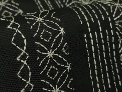 平和屋本店●極上　本場縞大島紬 　刺し子　総刺繍　名物裂間道　黒地　やまと誂製　逸品　DZAB5470kh6